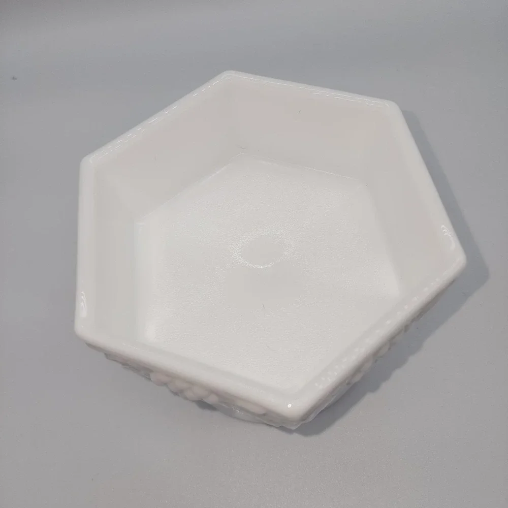 Vtg Indiana Glass Milk‎ Glass Covered Candy Dish Octagon Pedestal Harvest Grape